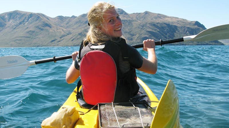 Rent a double kayak for two people and discover the picturesque beauty of Lake Wanaka, all yours for one hour! 